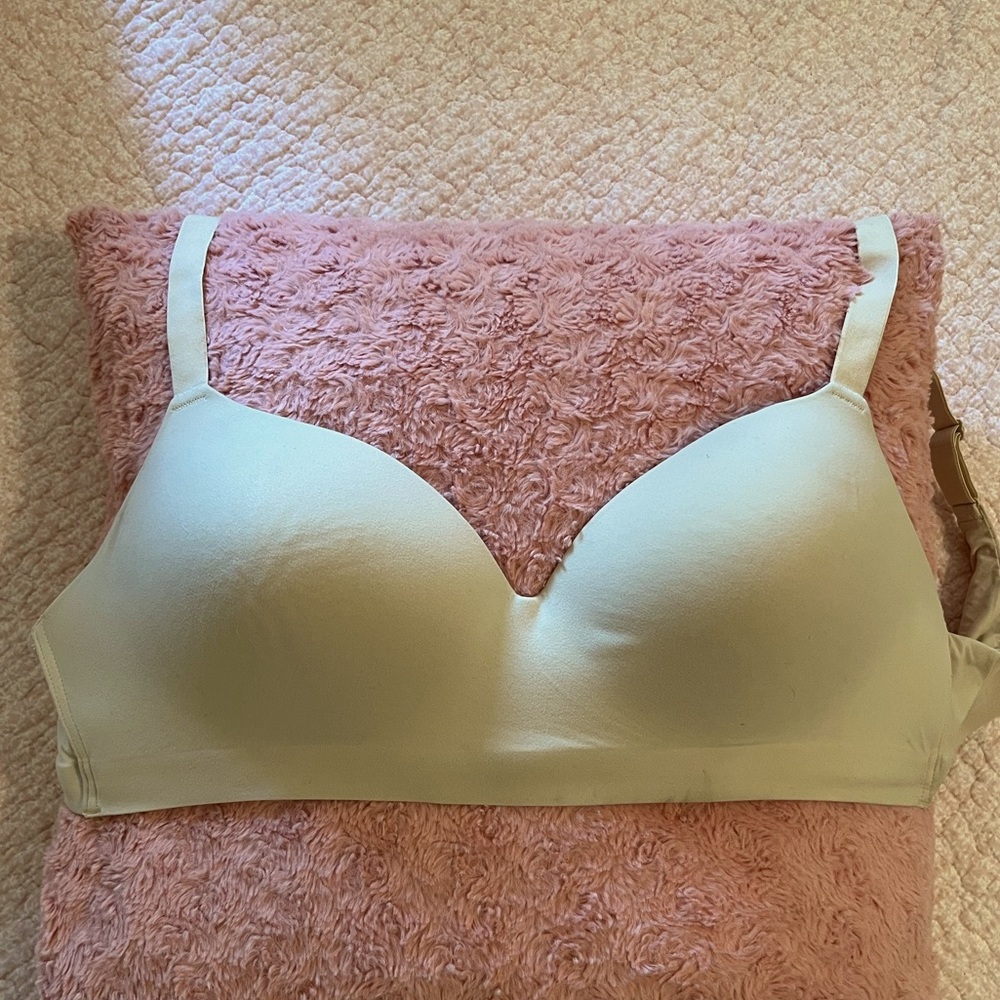 38C Soma Enbliss Wireless bra in Sand